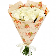 Букет Белые розы в крафте из 19 роз